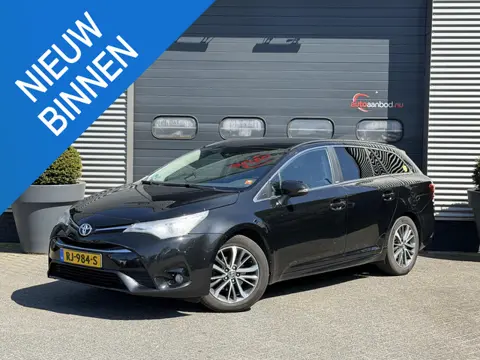 Toyota Avensis Touring Sports 1.8 VVT-i Executive | Navigatie | DAB | Camera | Cruise Control | Trek