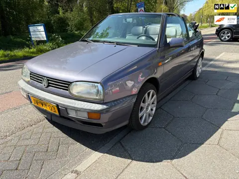 Volkswagen Golf Cabriolet 1.8 APK 2027