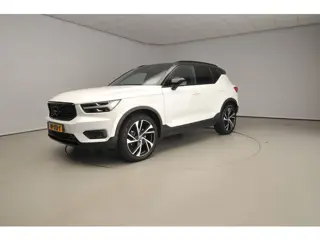 Volvo XC40 2.0 T4 190PK R-Design | Trekhaak | Camera | Verwarmde stoelen + voorraam