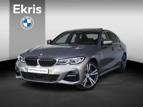 BMW 3 Serie Sedan 330e | High Executive | M Sportpakket | Stuurwielrand Verwarmd | Comfort Access | 