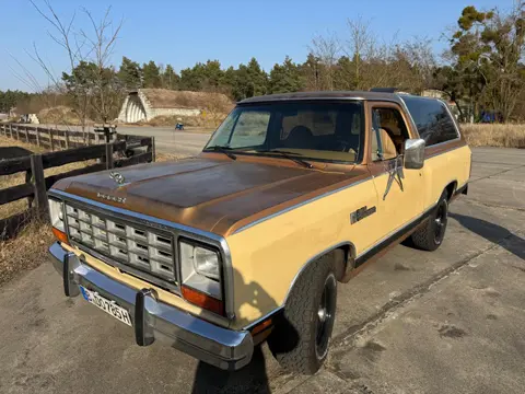 Dodge Ramcharger 318 V8 AUT (bj 1985)