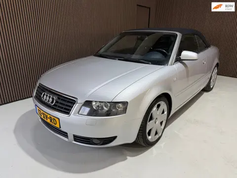 Audi A4 Cabriolet 2.4 V6 Exclusive Nieuwstaat/Automaat/Leer/Stoelverw