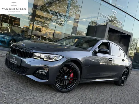 BMW 3-serie 330e High Executive M Sport | Pano | Individual Leder | Head-Up