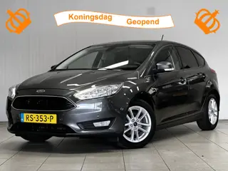 Ford Focus 1.0 Titanium/ Trekhaak/ 16'' LMV/ Camera/ Extra getint glas/ Apple + Android/ Navi/ Clima