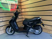 Peugeot Bromscooter Kisbee 4T (bj 2017, automaat)