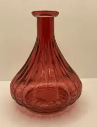 VAAS KLASSIEK BOL ROOD GERIBBELD GLAS 15 CM nieuw
