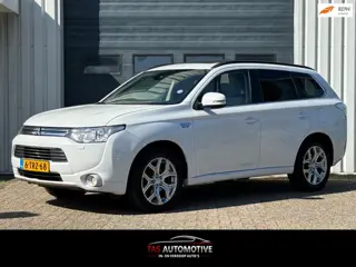 Mitsubishi Outlander 2.0 PHEV instyle+ LEER / NAVI / CRUISE