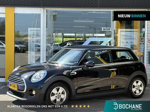 Mini Cooper 1.5 Business | NAP | Navigatie | Cruise Control | Airco | Parkeersensoren | Lichtmetaal 
