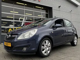 Opel Corsa 1.2-16V Cosmo / Automaat / 5 deur's / PDC / Nieuwe APK