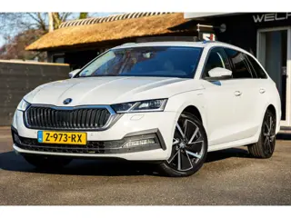 Skoda Octavia Combi 1.4 TSI iV PHEV Edition Plus SOH 95% I BTW I Panoramadak I Leder I Trekhaak I Ad