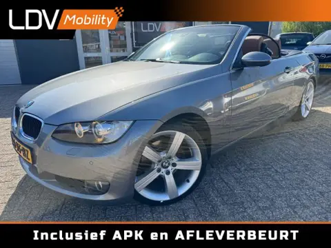 BMW 3-SERIE 320I HIGH EXECUTIVE / !9 inch / Bluetooth / Lederen bekledig / NAP / 116367km / Onderhoudsboekjes en historie.  