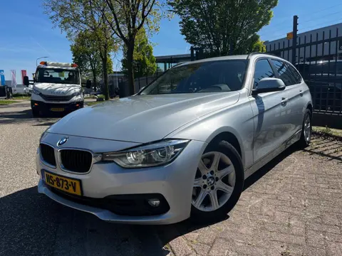 BMW 3-serie Touring 320d EDE Corporate Lease Essential (Trekhaak, Parkeersensoren, Lederen Bekleding
