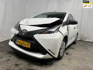 Toyota Aygo 1.0 VVT-i x-fun - WOK - Frontschade - Airbags defect