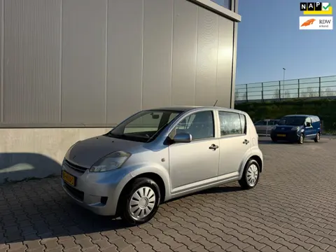 Daihatsu Sirion 2 1.0-12V Premium