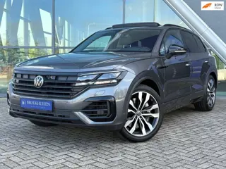 Volkswagen Touareg 3.0 TSi 4MOTION R 463pk Luchtvering / Trekhaak / Massage Stoelen