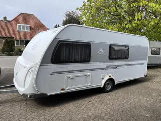 Knaus Sunwind 500 stapelbed en 4 slaap plaatsen Goed onderhouden ruime caravan. Met airco etc.