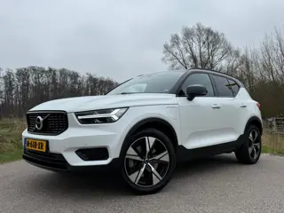 Volvo XC40 1.5 T4 Recharge R-Design Automaat / Panoramadak / Leder-Alcantara / Camera / Navi / 19" V