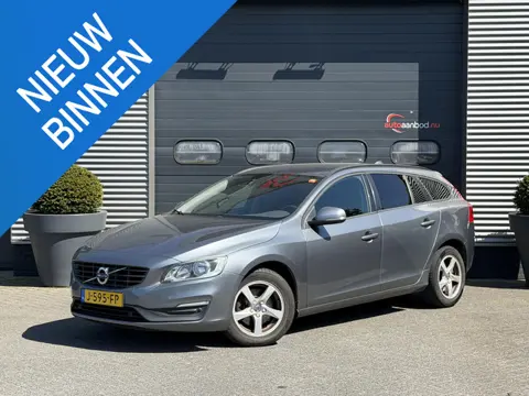 Volvo V60 2.0 D2 R-Design | Navigatie | Climate Control | Stoelverwarming | Trekhaak |