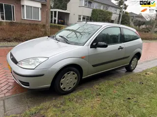 Ford Focus 1.4-16V, 3-deurs, Airco, APK 03-02-2027.