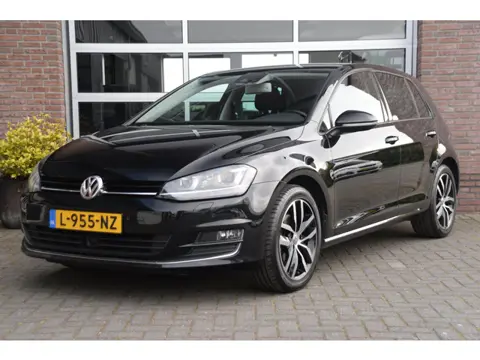 Volkswagen Golf 1.4 TSI Highline | Camera | ACC | Massage | Zuigermodificatie |