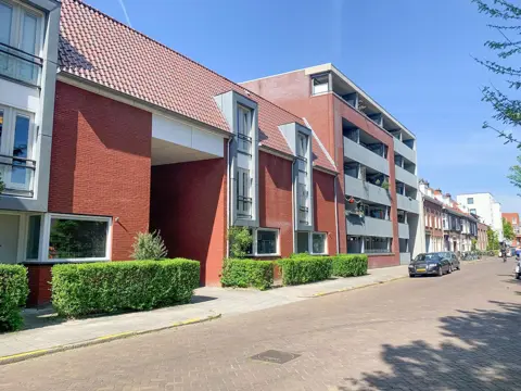 Woning aan de Helper Westsingel te Groningen