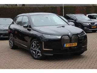 BMW iX xDrive50 High Executive 112 kWh / SOH 97,2% / Trekhaak / Panoramadak / Camera / Leder / 22'' 