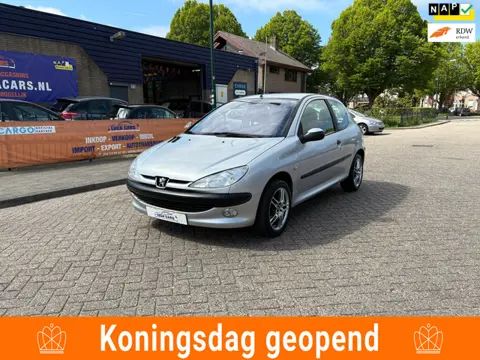 Peugeot 206 1.4 Gentry AIRCO + NIEUWE APK!