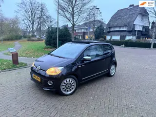 Volkswagen Up! Black! | Panorama dak | Cruise | Airco | Stoelverwarming