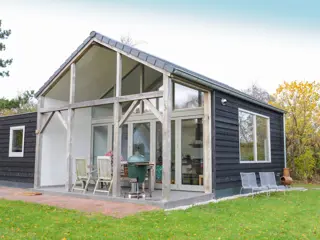 Sfeervol modern vakantiehuis met riante tuin vlakbij De Koog