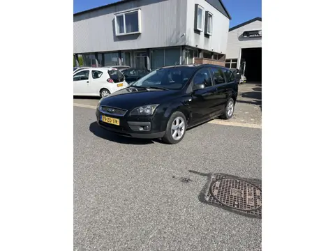Ford FOCUS Wagon 1.8-16V Ambiente Flexifuel ,Navigatie,Airco enz. Keurig nette Focus met een nieuwe 