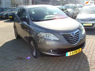 Lancia Ypsilon 0.9 TwinAir Platinum 5drs leer airco boekjes nap apk