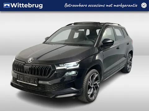 Škoda Karoq 1.5 TSI ACT Sportline / AUTOMAAT/ PANO/ TREKHAAK/ DCC/ STUUR+STOELVERWARM./ ACC/ PARK.SE