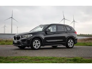 BMW X1 xDrive25e Executive X CAMERA / CARPLAY / HEAD UP DISPLAY / LEDER / LED / CRUISE CONTROLE / ST