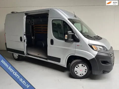 Fiat Ducato Automaat 30 2.3 MultiJet 140pk euro6 L2H2 3Persoons Airco Navigatie Trekhaak Zilvergrijs