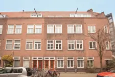 Woning aan de Woubruggestraat te Amsterdam