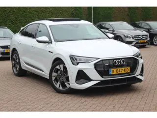 Audi e-tron Sportback 50 quattro S edition 71 kWh / Panoramadak / Camera / Luchtvering / 20'' / Lede