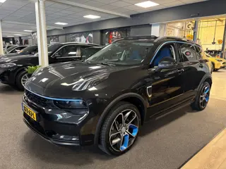 Lynk & Co 01 1.5 / pano / 360 camera / 1800kg trekgewicht/ Infinity / navi / stoelverwarming/trekhaa