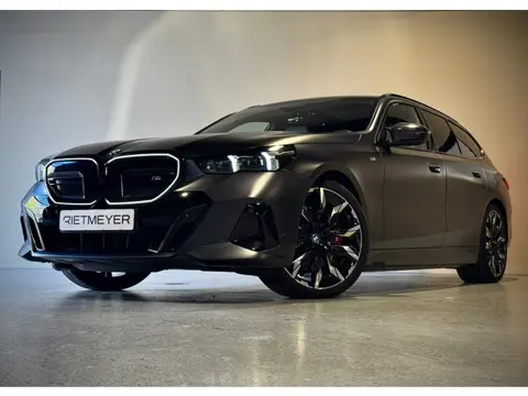 BMW i5 Touring M60 xDrive |Panorama |Ext./Inter. Carbon |Iconic Glow |HUD |360° |H&K