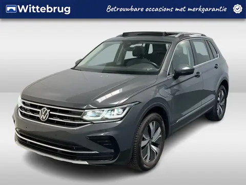 Volkswagen Tiguan 1.4 TSI eHybrid Elegance / AUTOMAAT/ TREKHAAK/ PANO/ 245 PK/ CAMERA/ PARK. SENSORE