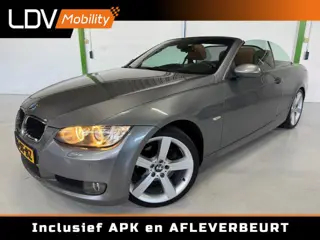 BMW 3-SERIE 320I HIGH EXECUTIVE / 19 inch / Bluetooth / Lederen bekledig / NAP / 116367km / Onderhoudsboekjes en historie.  