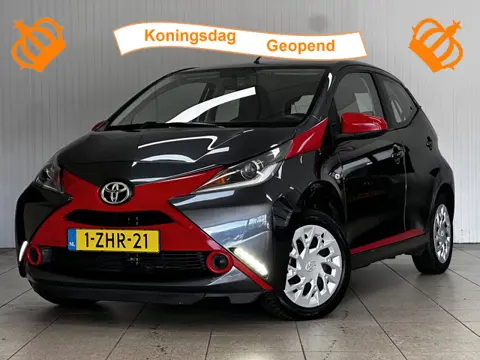 Toyota Aygo 1.0 VVT-i x-play/ Camera/ Media-Scherm/ Two-Tone/ Airco/ Toerenteller/ Bluetooth/ Elek. 