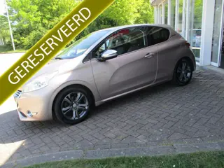 Peugeot 208 1.6 VTi Allure Keurige Auto! Full options!