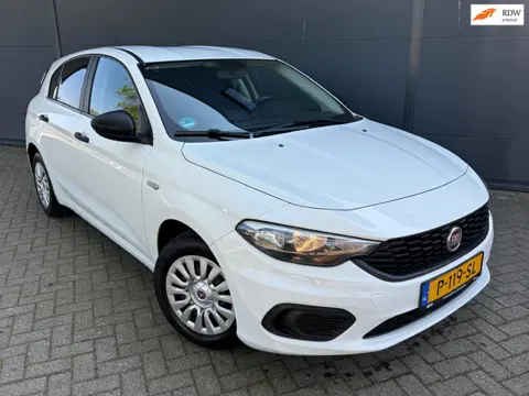 Fiat Tipo 1.4 Lounge/Airco/parkeersensoren/nieuw apk