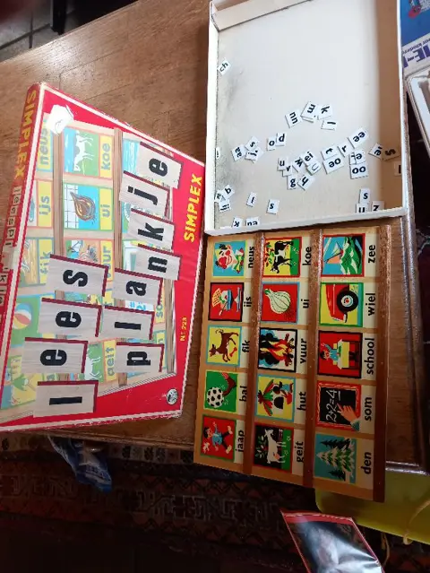 Simplex houten leesplankje met lettertjes - oud