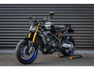 Yamaha Tour MT-09 SP ABS 119PK 2025 / 470KM / DEMO / COMPLETE DOCUMENTATIE / CUSTOM SC EXHAUST / QUI
