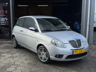 Lancia Ypsilon 1.4-16V Oro - Airco - Lage km - NEW APK! -