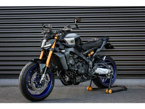 Yamaha Tour MT- 09 SP ABS 119PK 2025 / 2DKM / DEMO / COMPLETE DOCUMENTATIE / CUSTOM SC EXHAUST / QUI