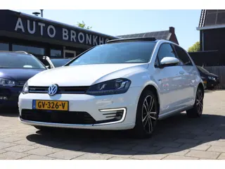 Volkswagen Golf 1.4 TSI GTE | LEDER | PANO | NAVI | CARPLAY