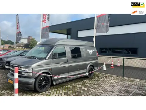Chevrolet CHEVY VAN STARCRAFT 5.7