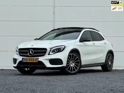 Mercedes-Benz GLA-klasse 180 AMG Org NL 1e eigenaar Pano HarmanKardon Schaalstoelen Memory seats Spo